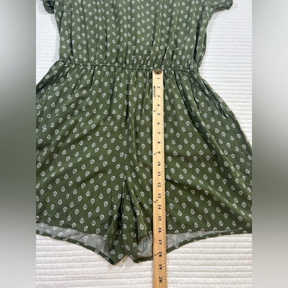Old Navy Green Print Shorts Romper. Size XL. - Picture 8 of 11